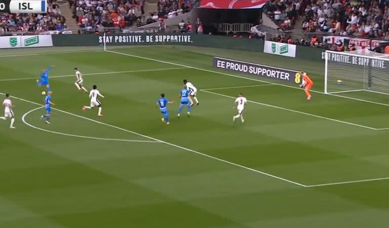 Jon Dagur Thorsteinsson remata al gol en Wembley; será el 1-0 de Islandia ante Inglaterra en la previa de la Eurocopa 2024