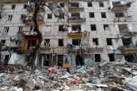 <p>Aunque Ucrania mantiene las principales ciudades, las bombas rusas se hacen notar en las instantáneas que llegan del conflicto. (REUTERS/Alexander Ermochenko)</p> 