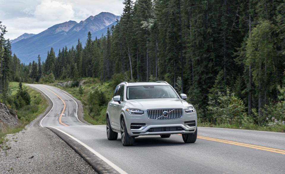 <p>Volvo has updated the XC90's look, if only barely. The front end gets a new, concave grille design plus a restyled bumper.</p>