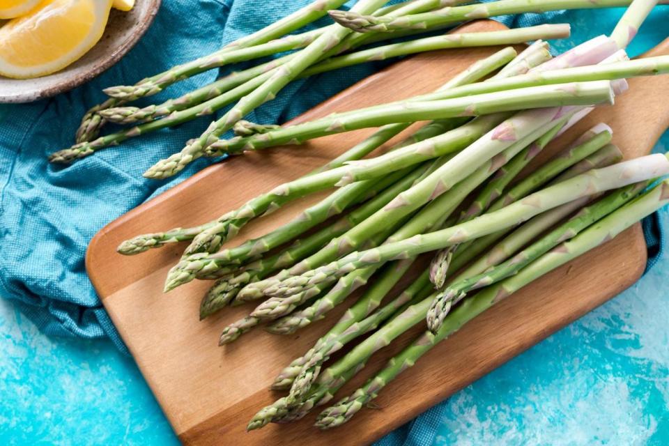 Asparagus is a prebiotic (Photo by Christine Siracusa on Unsplash)