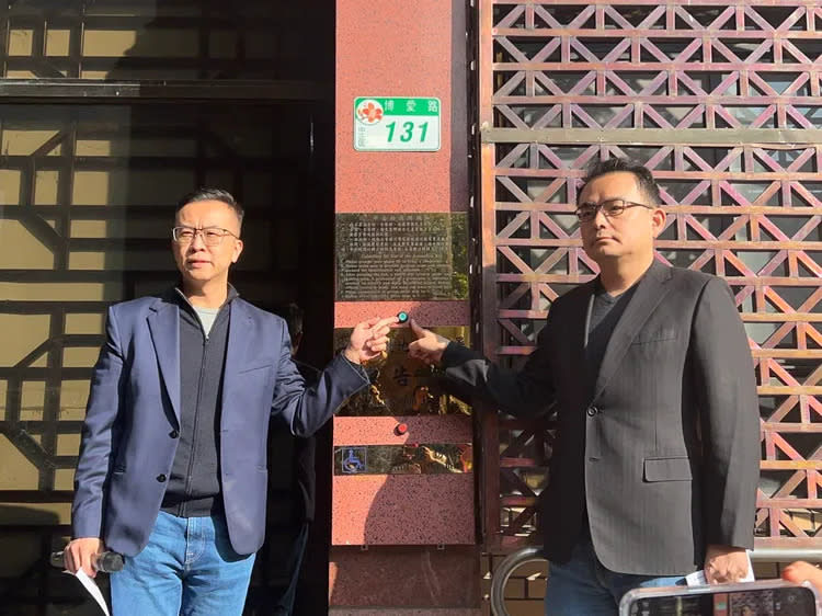 黃子哲（左）先前到台北地檢署怒告黃國昌誣告。資料照片