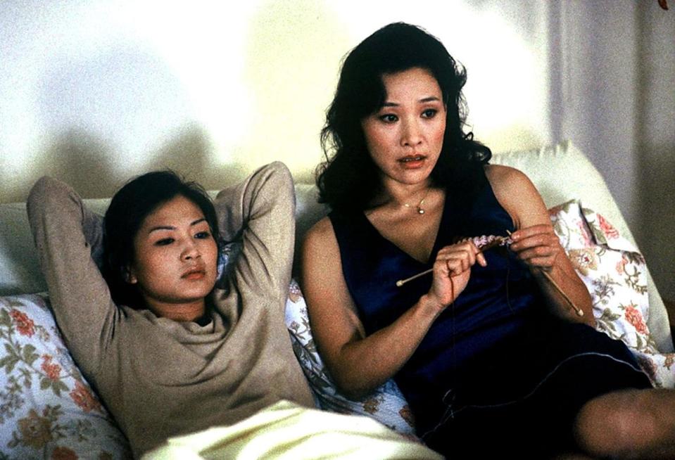女星陳沖（右）主演的《面子》是經典的女同志電影，獲第42屆金馬獎觀眾票選最佳影片。（翻攝自popsugar.com）