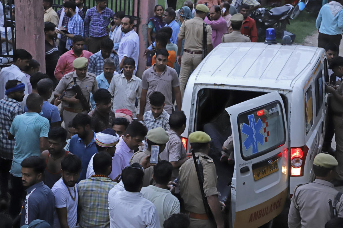 How could a religious gathering in India turn into a deadly stampede?