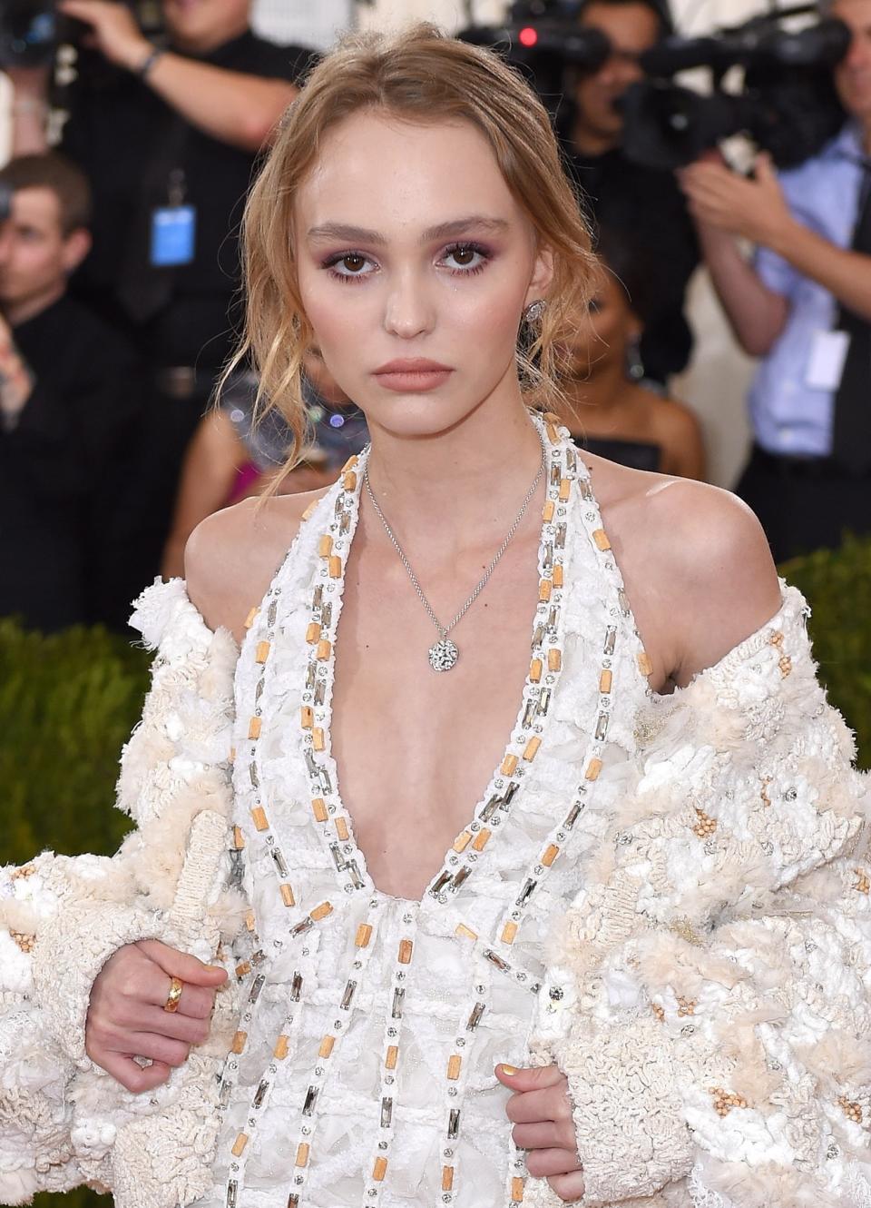 Lily-Rose Depp et sa coiffure floue