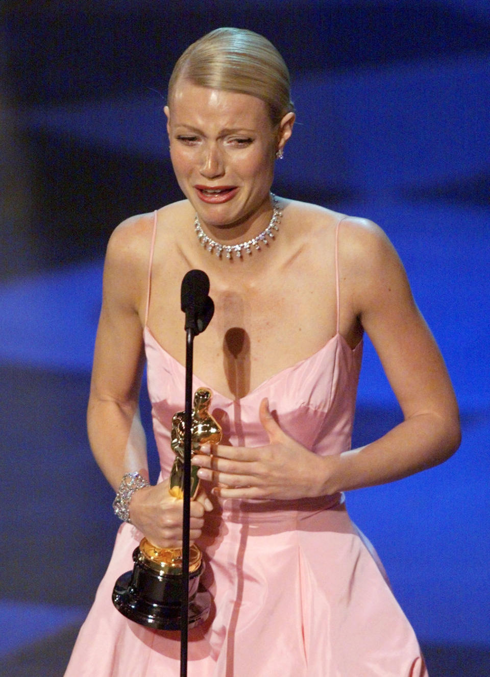 Gwyneth Paltrow crys as she gives her acceptance speech after winning the Oscar for Best Actress at the 71st Academy Awards March 21, 1999. Paltrow won for her role in "Shakespeare in Love".  REUTERS/Gary Hershorn **DIGITAL IMAGE**