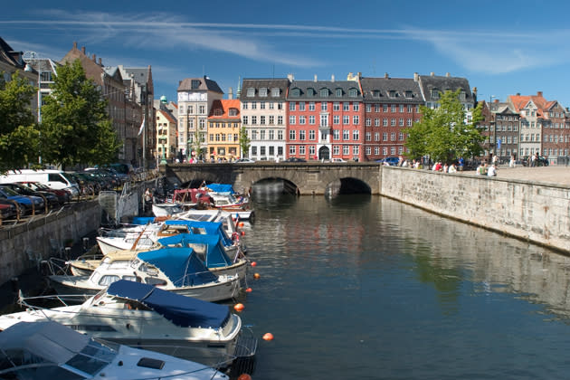 <b>Geteilter Platz 5: Dänemark</b><br><br>… teilt sich mit Dänemark den Platz 5. In diesem stark urbanisierten Land, stolze 86 Prozent der Bevölkerung leben in Städten, wird zwar nicht besonders lange gearbeitet. Arbeitslose Dänen werden aber nach dem Stichwort Flexicurity nicht nur mit einer wesentlich höheren Arbeitslosenhilfe als in Deutschland ausgestattet, sondern auch umfassend für eine neue Stelle fit gemacht oder weitergebildet. (Bild: thinkstock)