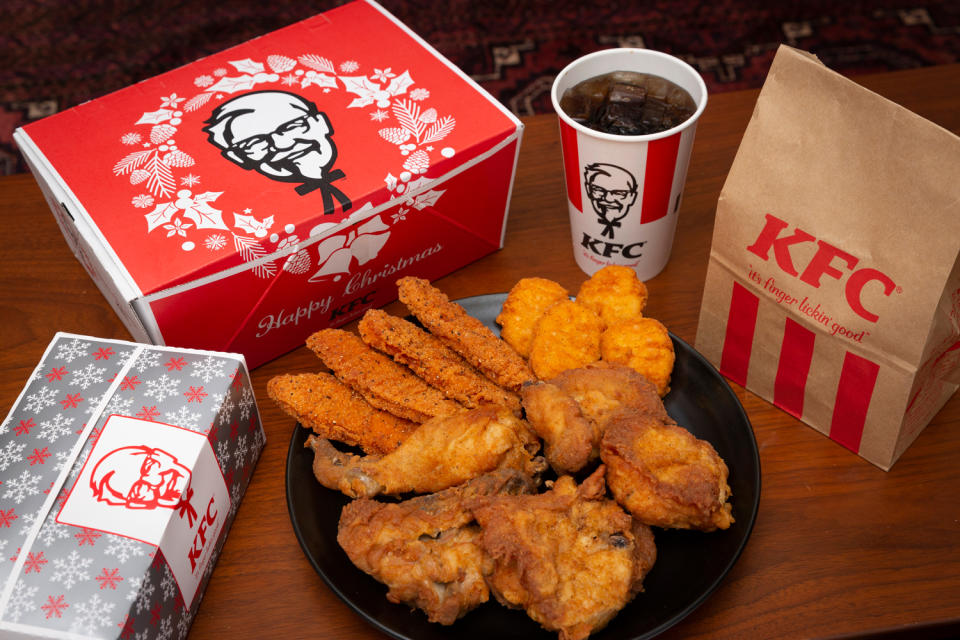 世界各地5大聖誕節習俗！日本人鐘意排隊買KFC、烏克蘭人習慣蜘蛛網做裝飾？