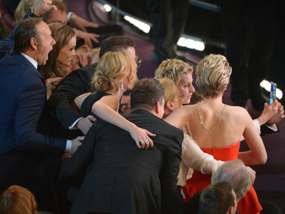 ellen oscars selfie