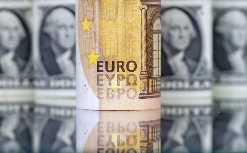 Euro Approaches Two-Decade Low as Gas Prices Raise Growth Fears