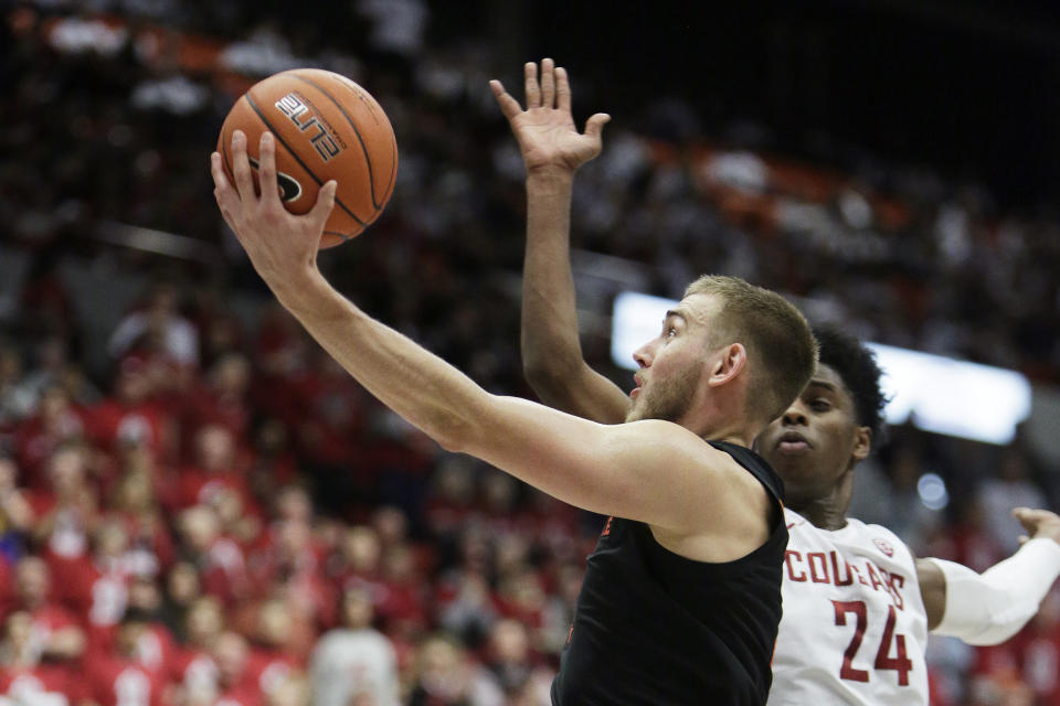 Oregon State forward Tres Tinkle, left, shoots next to Washington State guard Noah Williams during the second half of an NCAA college basketball game in Pullman, Wash., Saturday, Jan. 18, 2020. Washington State won 89-76. (AP Photo/Young Kwak)