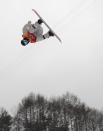 <p>Bongpyeong-myeon (Korea, Republic Of), 14/02/2018.- Chase Josey of the US in action during the Men’s Snowboard Halfpipe competition at the Bokwang Phoenix Park during the PyeongChang 2018 Olympic Games, South Korea, 14 February 2018. (Fénix, Corea del Sur) EFE/EPA/FAZRY ISMAIL </p>