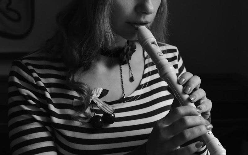 一名網友發現蝦皮有賣「原味直笛」，不解誰會想買別人吹過的直笛。（示意圖，Pexels）