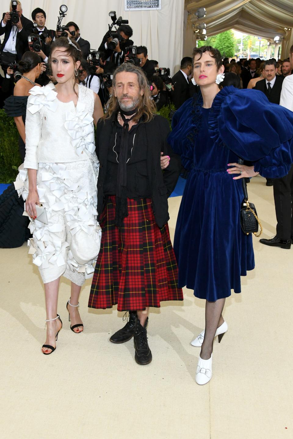 <h1 class="title">Anna Cleveland in Comme des Garçons, Julien d'Ys, and Stella Tennant</h1><cite class="credit">Photo: Getty Images</cite>