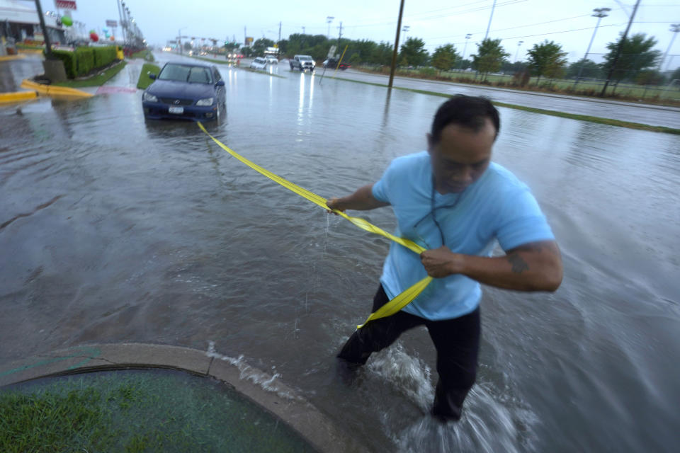 Las inundaciones en Dallas el 22 de agosto del 2022. (Foto AP/LM Otero)