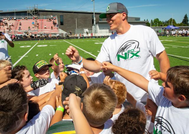 Former Detroit Lions player hosts youth football, STEAM camp at