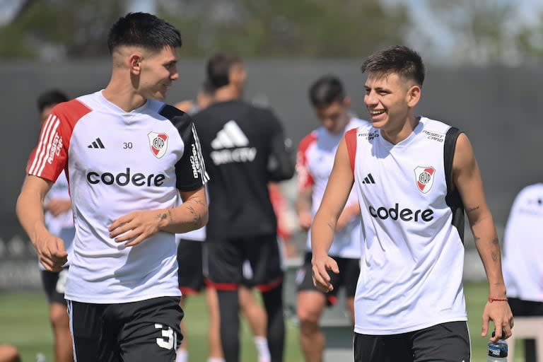 Franco Mastantuono y Claudio Echeverri: dos de los juveniles de River cuya progresión Martín Demichelis intenta gestionar durante 2024