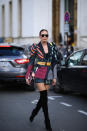 La modelo sigue siendo una de las españolas mejor vestidas gracias a un estilo tan sofisticado como rompedor. Además, sabe cómo convertir el <em>streetstyle </em>en su particular pasarela como cuando presumió de blazer de Elie Saab y botas XXL en la Paris Fashion Week 2020. (Foto: Jeremy Moeller / Getty Images)