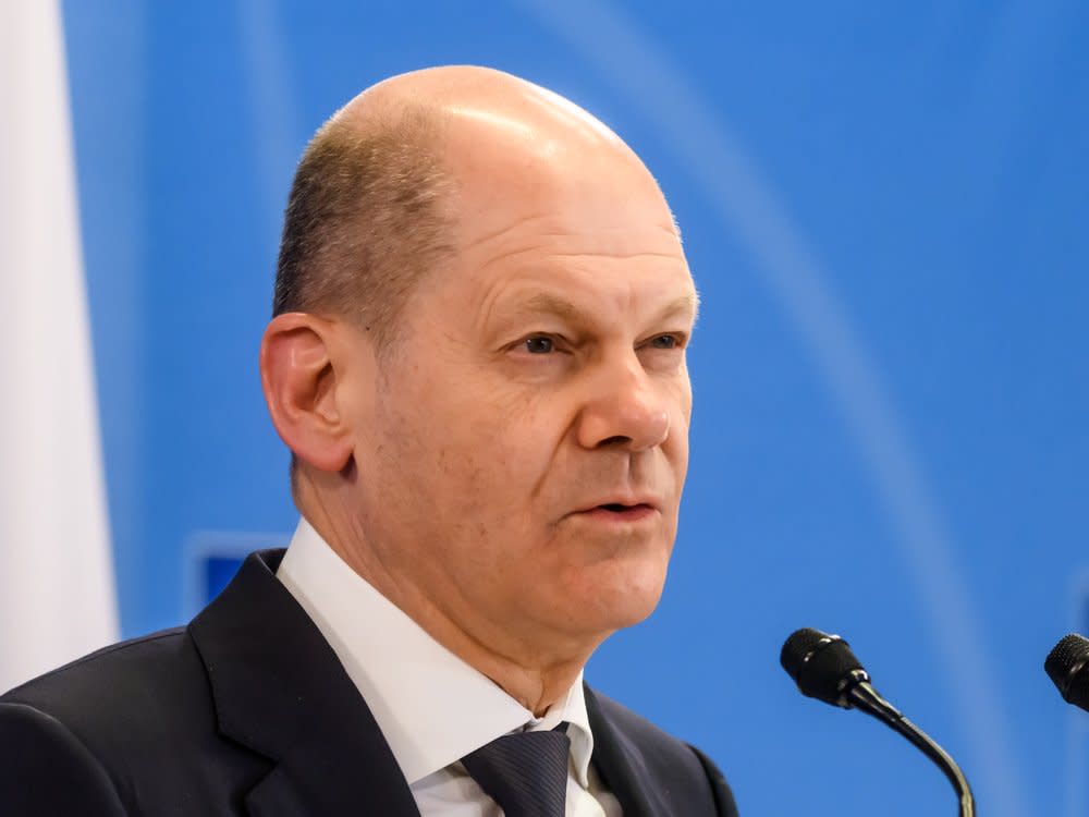 Olaf Scholz wird sich am 23. Juni 2024 den Fragen im ARD-Sommerinterview stellen. (Bild: 2022 Gints Ivuskans/Shutterstock.com)