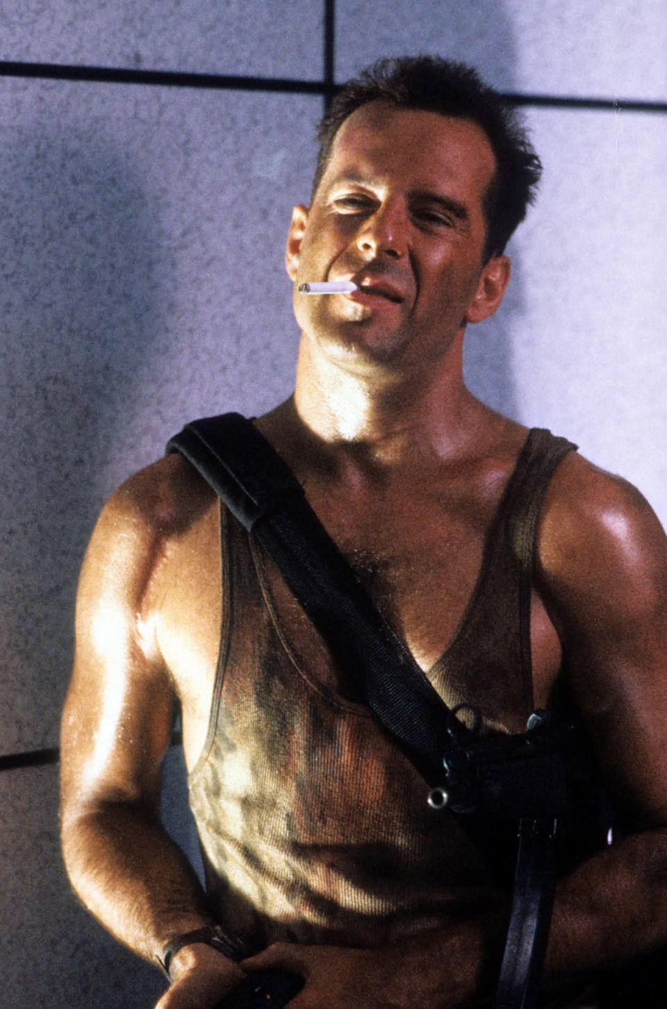 Bruce Willis Die Hard – L’acteur a réussi à rendre le marcel terriblement hot ! D’ailleurs, c’est devenu le must en matière de virilité depuis le film ; mais attention, il ne donne pas le même effet sur tout le monde…