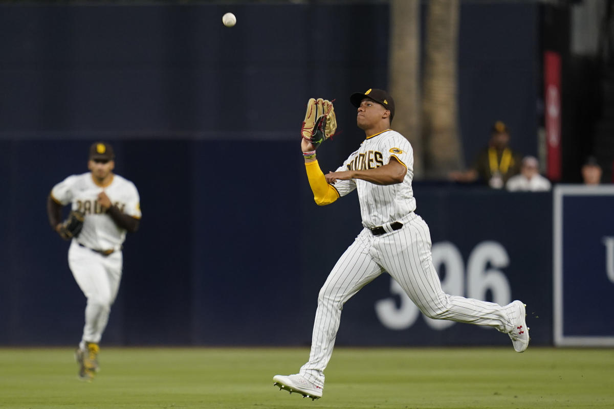 Rockies belt two ninth-inning HRs -- more than an hour apart -- to beat  Padres