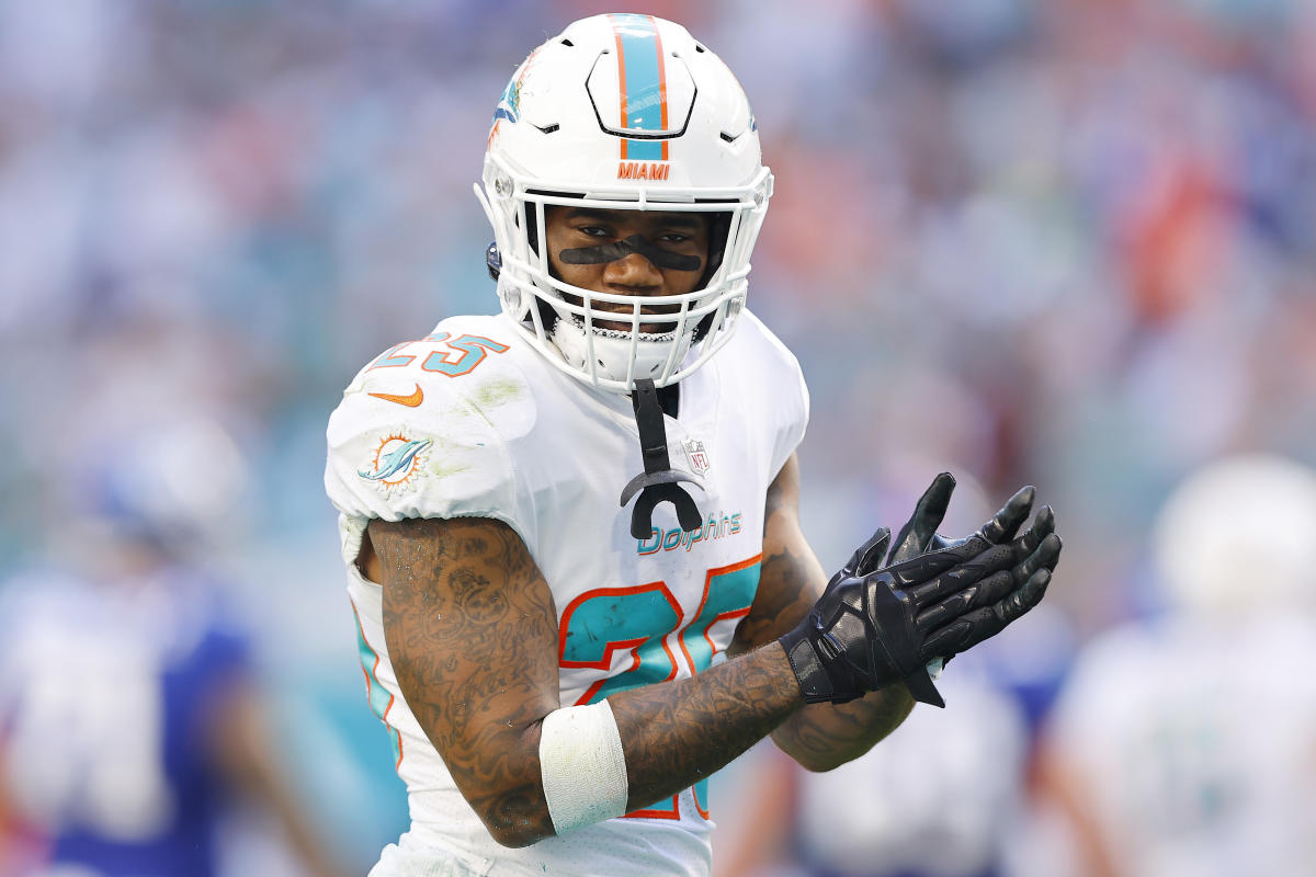 Dolphins CB Xavien Howard agrees to record contract extension