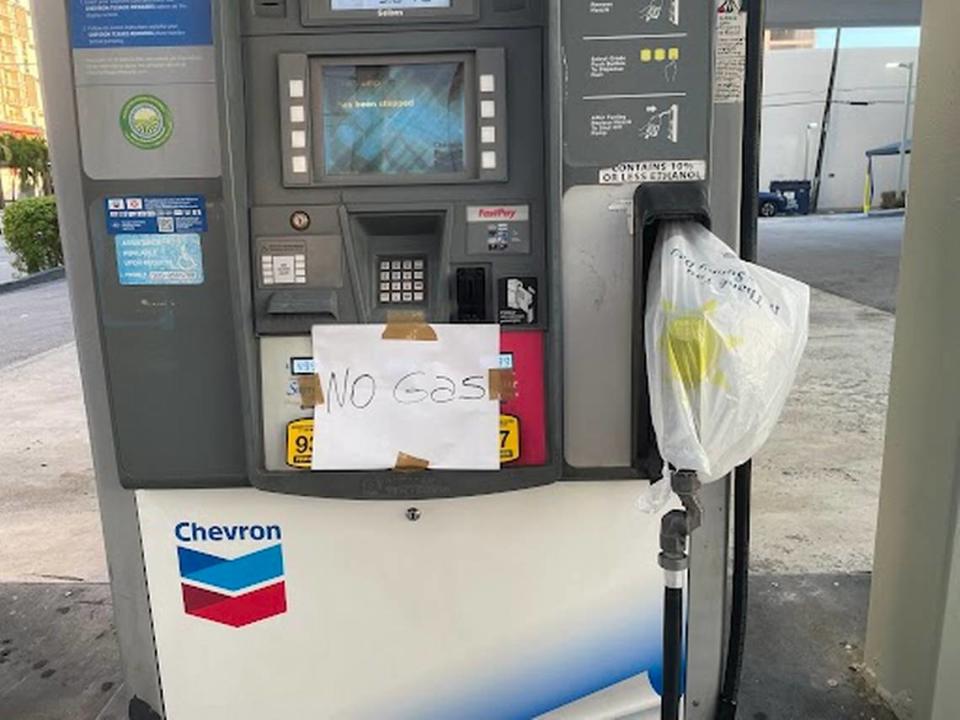 An Exxon gas station pump in Miami’s Brickell, 190 SW 8th St., had an improvised “no gas” sign on April 16, 2023.