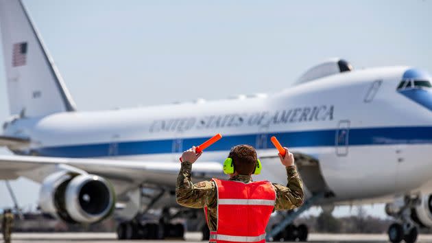 (L'E-4B américain le 22 avril 2022 par Chris Machian /Omaha World-Herald via AP) (Photo: via Associated Press)