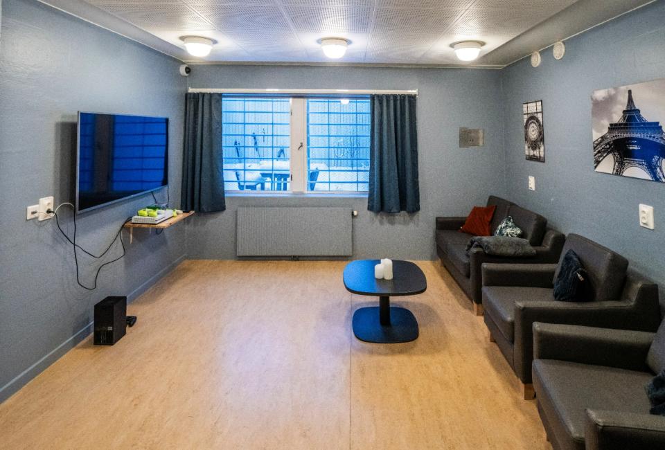 挪威殺人魔布列維克被關押的林格里克監獄設備完善，有單獨的視聽室。路透社