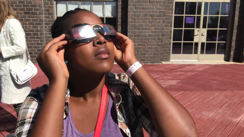 Hundreds gather at Sask. Science Centre to view eclipse