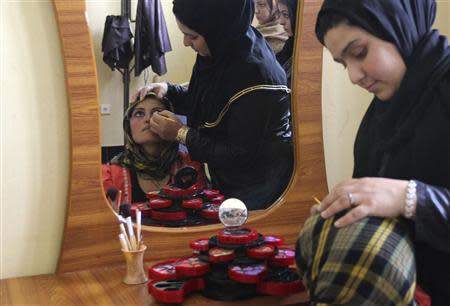 An Afghan female prisoner applies make up in a beauty parlour at Herat prison, western Afghanistan, December 8, 2013. REUTERS/Omar Sobhani
