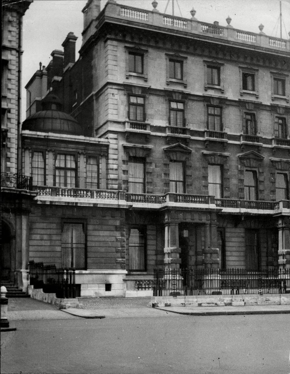 145 Piccadilly in 1934. It has since been replaced by the InterContinental London Park Lane (REXSCANPIX)