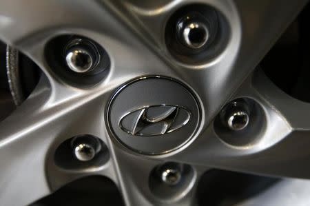 The logo of Hyundai Motor Co. is seen on a wheel of a car at a Hyundai dealership in Seoul January 22, 2015. South Korea's Hyundai Motor Co on Thursday reported a fourth straight quarterly profit decline, pulled down by a plunge in the Russian rouble and increased buying incentives in the United States. REUTERS/Kim Hong-Ji (SOUTH KOREA - Tags: TRANSPORT BUSINESS LOGO)