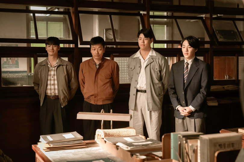 劇中李帝勳（左起）和李東輝、崔宇成、尹賢秀一起辦案，經常出現4人一起行動的場面。（圖／Disney+提供）