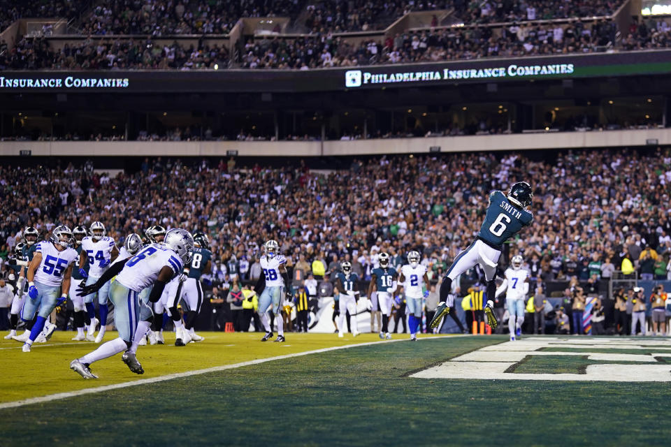 Philadelphia Eagles' DeVonta Smith scores a touchdown during the second half of an NFL football game against the Dallas Cowboys on Sunday, Oct. 16, 2022, in Philadelphia. (AP Photo/Matt Slocum)