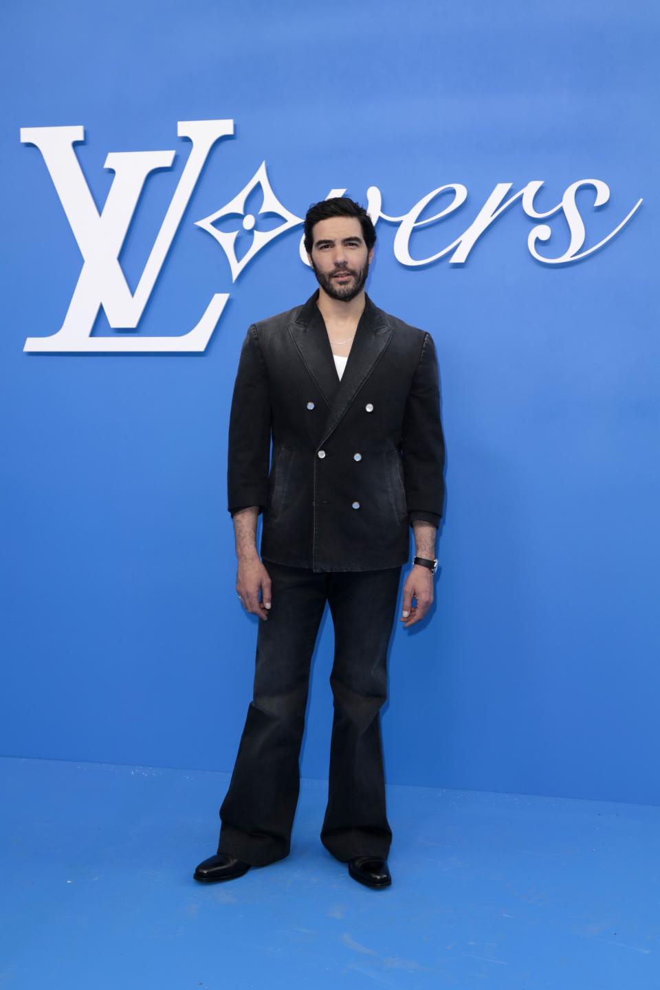 Tahar Rahim présent au premier rang du défilé Louis Vuitton