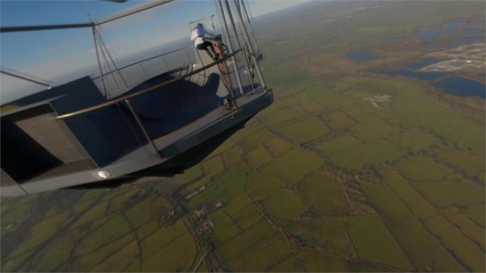 超越極限！極限單車騎上天　熱氣球吊掛2千公尺高空超驚險