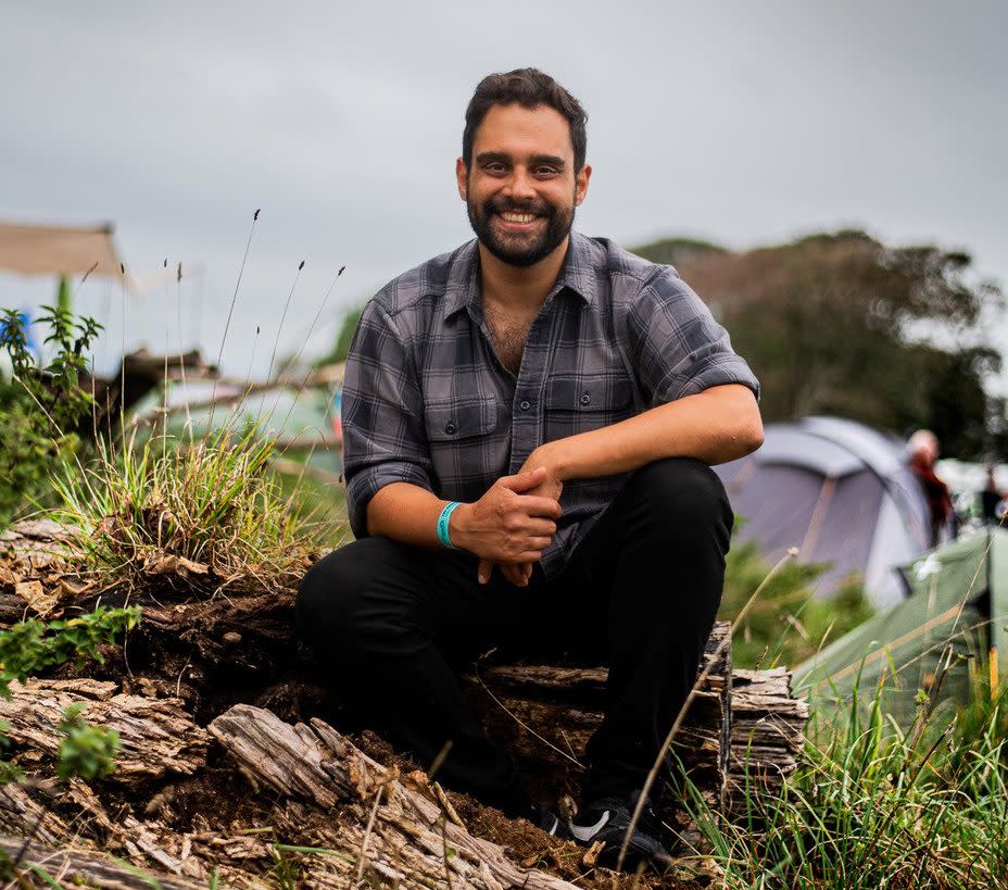 Ash scattered his mother's ashes while in New Zealand