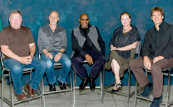 All 5 ‘Star Trek’ Captains Unite For First Time At Philadelphia Comic Con