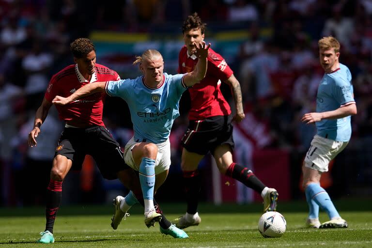 En la final de la FA Cup 2023-24, Manchester City se consagró campeón luego de derrotar 2 a 1 a su eterno rival, el United