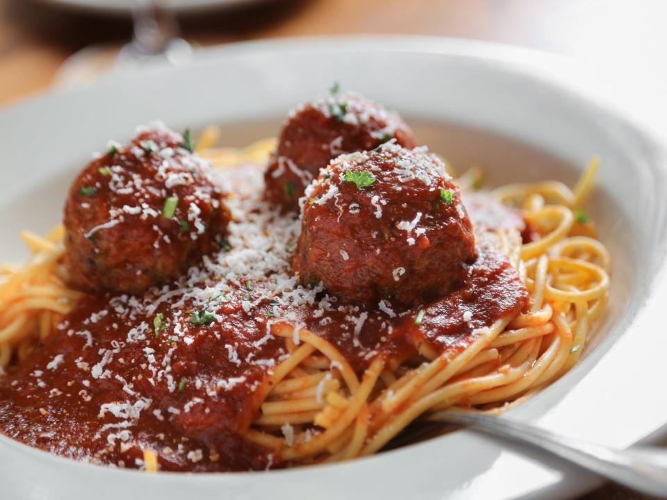 spaghetti and meatballs pasta red sauce