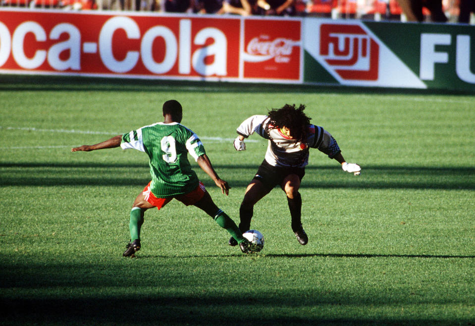 Rene Higuita plays a dangerous game against Cameroon at Italia ’90….and Roger Milla takes advantage