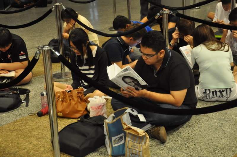 Spotted in the SingTel queue: a man reading Steve Jobs' official biography.
