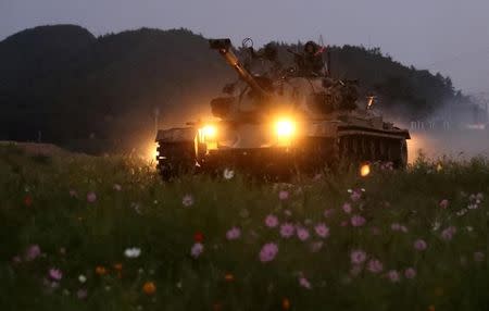 South Korean marines take part in a military exercise on South Korea¡¯s Baengnyeong Island, near the disputed sea border with the north, September 7, 2017. Choi Jae-gu/Yonhap via REUTERS