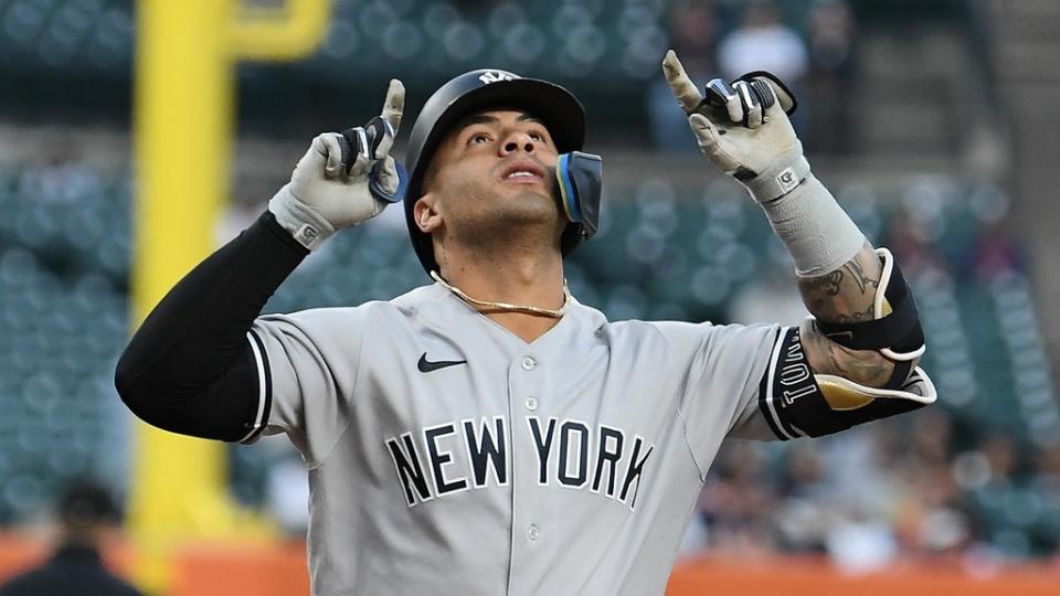 30. August 2023;  Detroit, Michigan, USA;  Der zweite Basisspieler der New York Yankees, Gleyber Torres (25), feiert im Dugout, nachdem er im vierten Inning im Comerica Park einen Homerun gegen die Detroit Tigers geschlagen hat.  Pflichtnachweis: Lon Horwedel-USA TODAY Sports