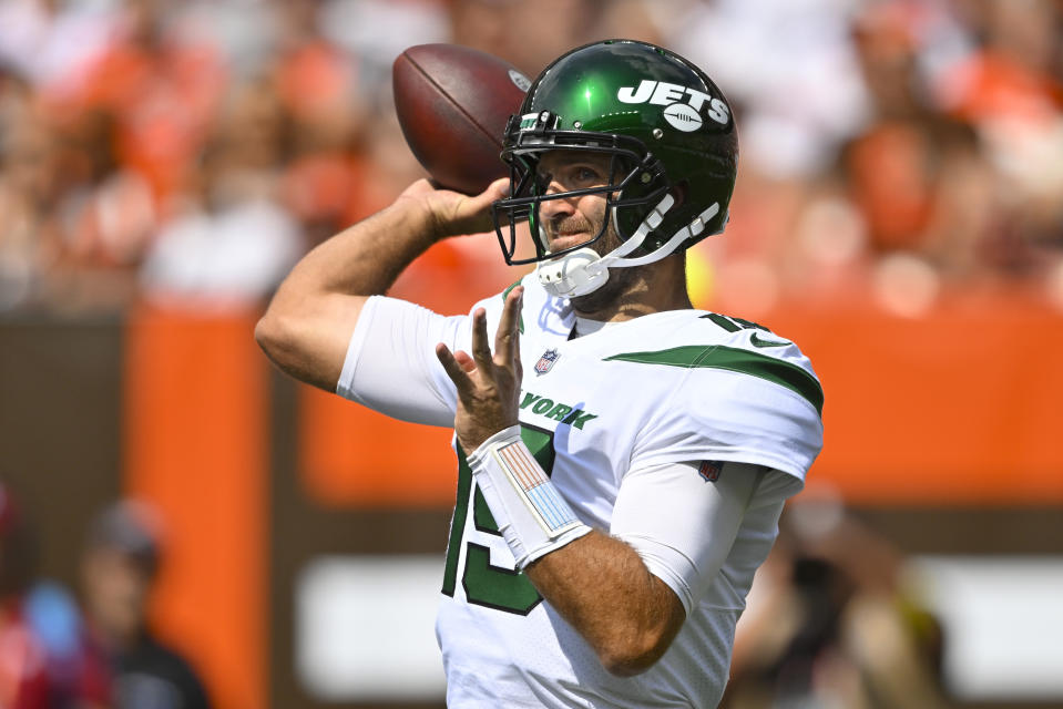 New York Jets quarterback Joe Flacco passes against the Cleveland Browns during the first half of an NFL football game, Sunday, Sept. 18, 2022, in Cleveland. (AP Photo/David Richard)