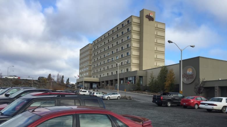 Hotel rooms in Yellowknife selling out with influx of tourists