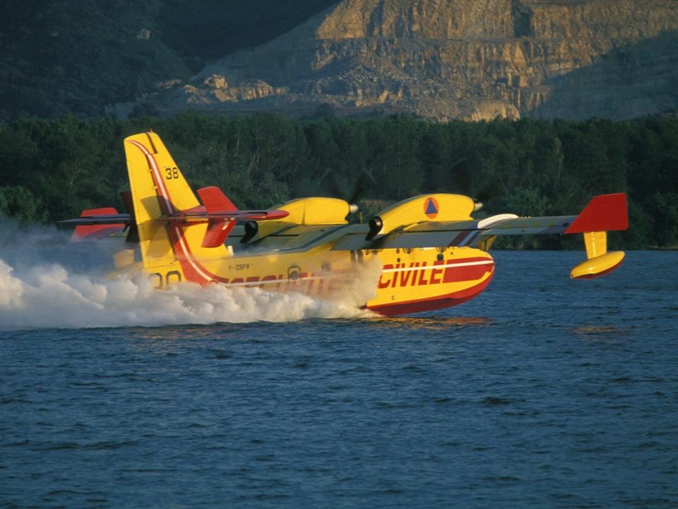 Canadair CL-415