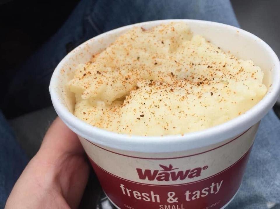 Puré de patatas Wawa con Old Bay.