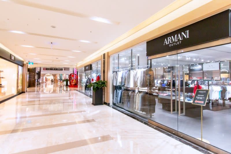 ▲義大世界購物廣場是全台知名的精品Outlet Mall ，ARMANI、HUGO BOSS等品牌最低全面2折起。（圖／義大世界提供）