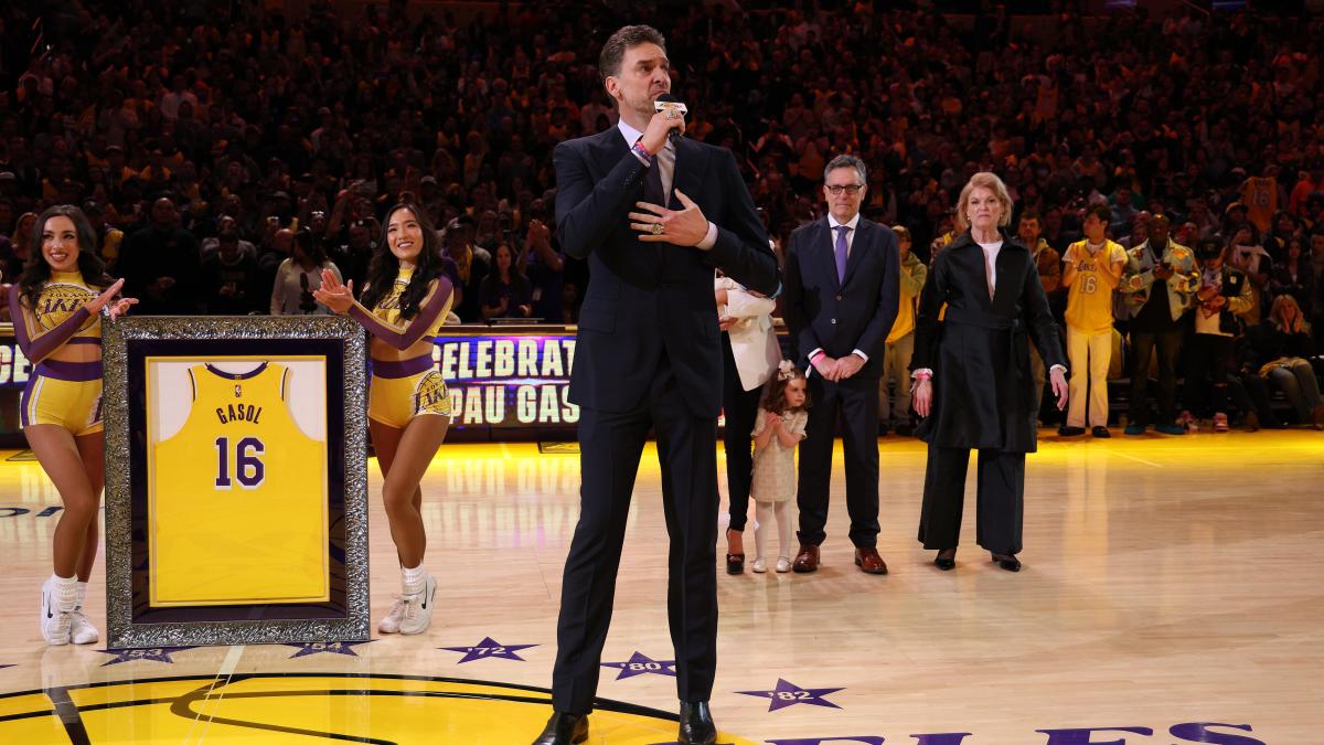 Pau Gasol's jersey gets retired next to Kobe's 🙏 Laker legend forever